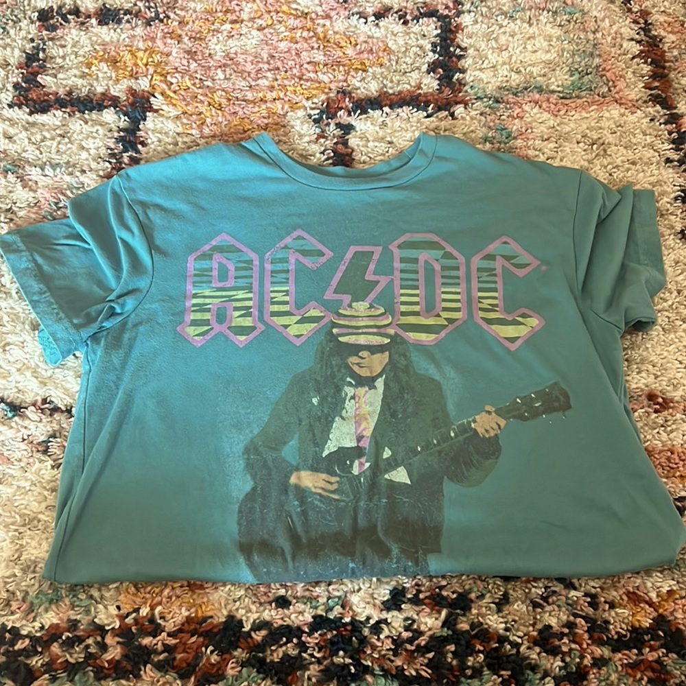 Target graphic tee, size small